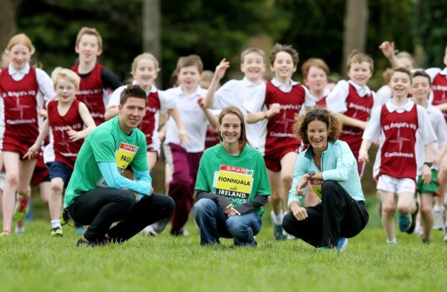 Paul Robinson, Fionnuala Britton and Sonia OÕSullivan with students from Saint BrigidÕs