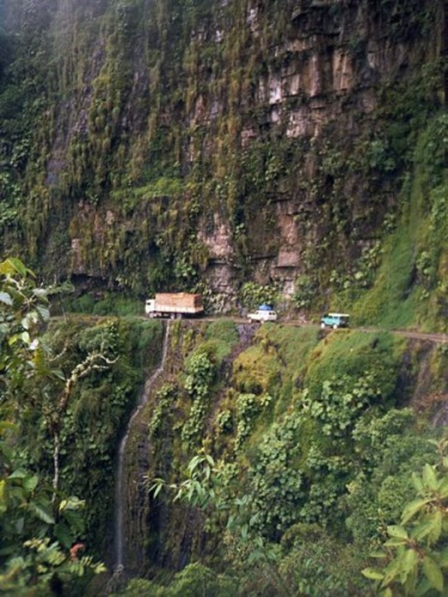 450px-Bolivia_Yunga_Road