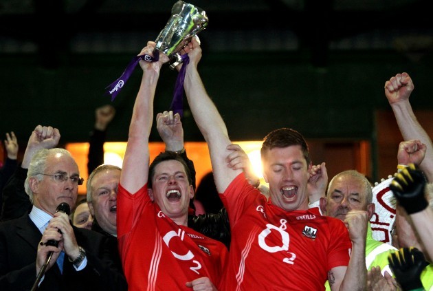 Donal Og Hodnett and Rory O'Sullivan lift the trophy