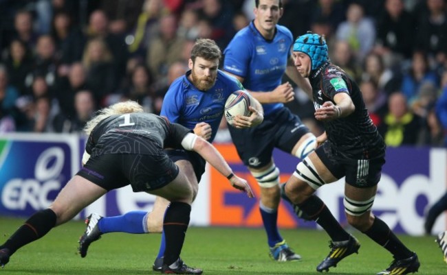 Gordon D'Arcy is tackled by Duncan Jones and Justin Tipuric