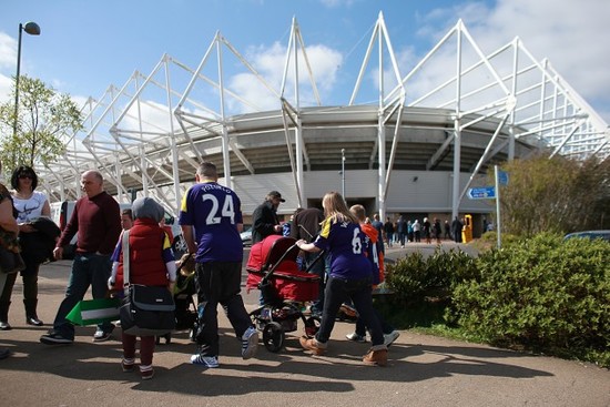 Soccer - Barclays Premier League - Swansea City v Chelsea - Liberty Stadium