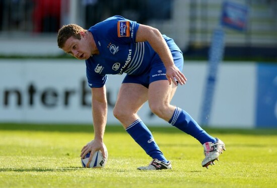 Sean Cronin runs in for a try