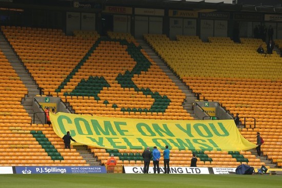 Soccer - Barclays Premier League - Norwich City v Liverpool - Carrow Road