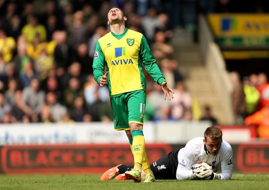 Soccer - Barclays Premier League - Norwich City v Liverpool - Carrow Road