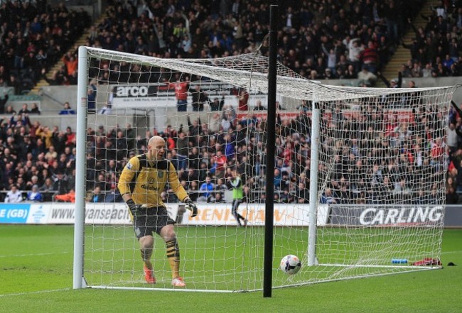 Soccer - Barclays Premier League - Swansea City v Aston Villa - Liberty Stadium