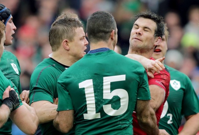 Brian O'Driscoll and Rob Kearney clash with Mike Phillips in the final minutes