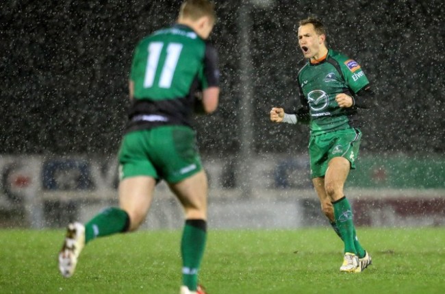 Dan Parks celebrates kicking the winning drop goal