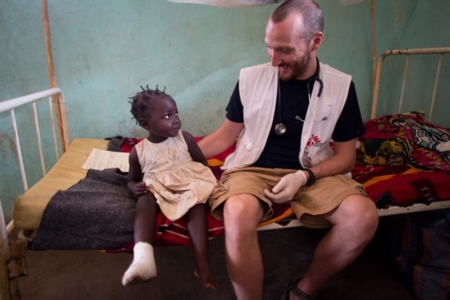 A patient and MSF doctor at Bossangoa hospital in Central African Republic © Ton Koene