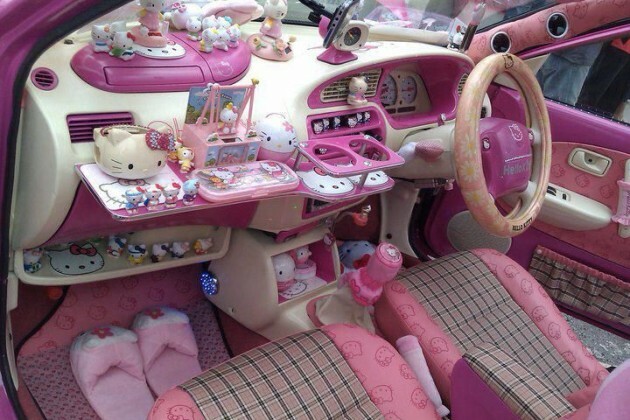 hello-kitty-car-interior