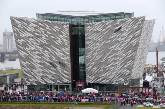 The Peloton leaves the Titanic Quarter