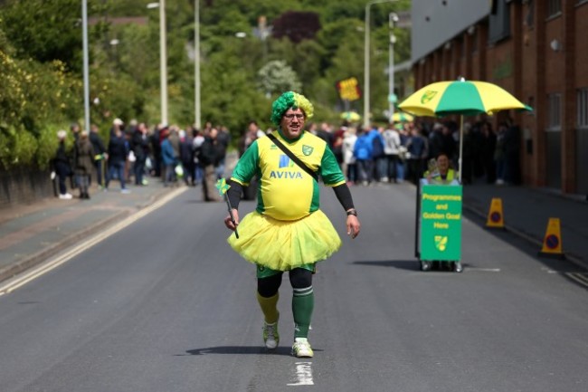 Soccer - Barclays Premier League - Norwich City v Arsenal - Carrow Road