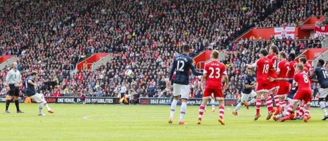 Soccer - Barclays Premier League - Southampton v Manchester United - St Marys