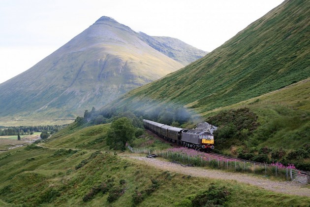 the-belmond-royal-scotsman-takes-passengers-on-a-luxury-ride-through-scotland-and-the-highlands-stopping-at-ruined-castles-golf-courses-and-whiskey-distilleries-the-cheapest-journey-is-1350-per-person-but-most