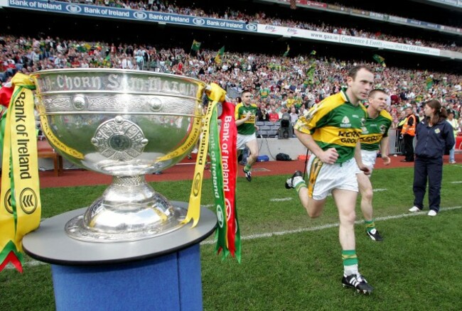 Seamus Moynihan runs past the Sam Maguire before the All Ireland Football Final 17/9/2006