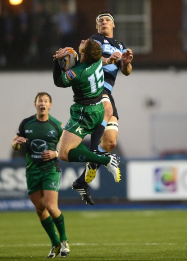 Robin Copeland and Gavin Duffy compete for high ball 13/9/2013