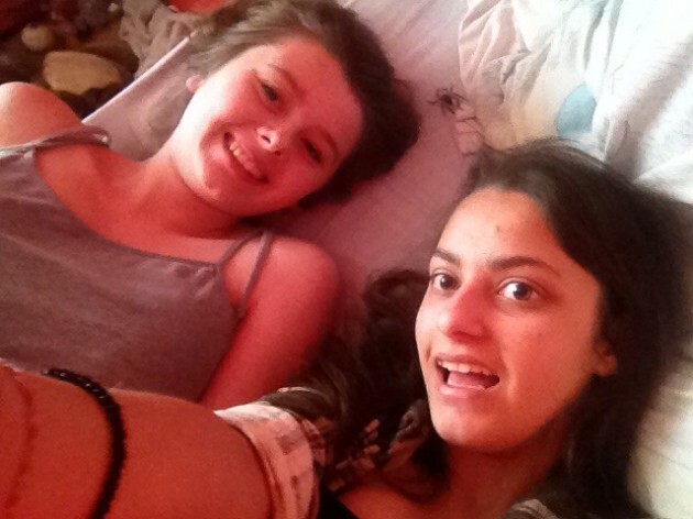 Spider terrifies two girls by photobombing their selfie пїЅ The Daily Edge Spider terrifies two girls by photobombing their selfie пїЅ The Daily Edge