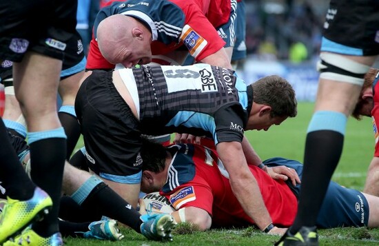 Damien Varley scores a try