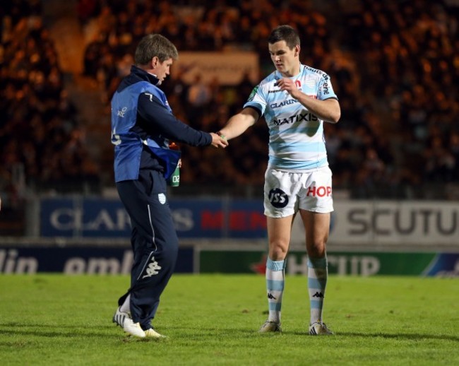 Ronan O'Gara hands Jonathan Sexton the kicking tee