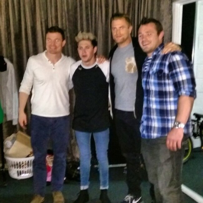 We need to teach @niallhoran how to squat!! @brianodriscoll @jamieheaslip #squats #ClosetDirectioners