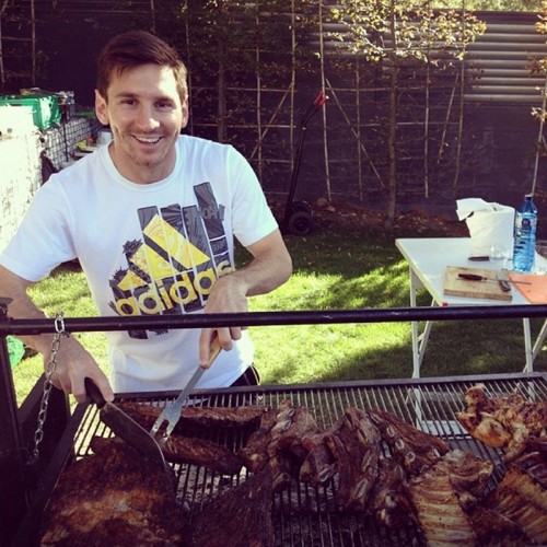 he-and-a-few-extended-family-members-live-in-a-massive-compound-outside-barcelona-theres-a-top-notch-argentine-asado-set-up
