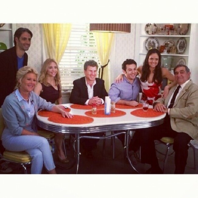 Sitting in the Arnold kitchen! @thefredsavage @joshsaviano @jasonhervey @oliviadabo #WonderYearsDVD