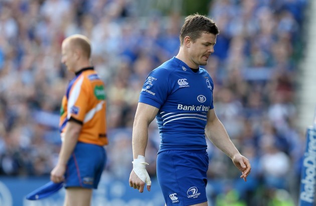 Brian O'Driscoll leaves the field injured