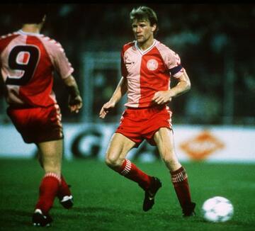 Jesper Olsen + Morten Olsen (Denmark) 1986 Football : 2