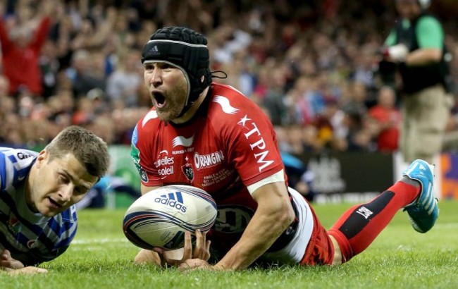 Matt Giteau celebrates his try