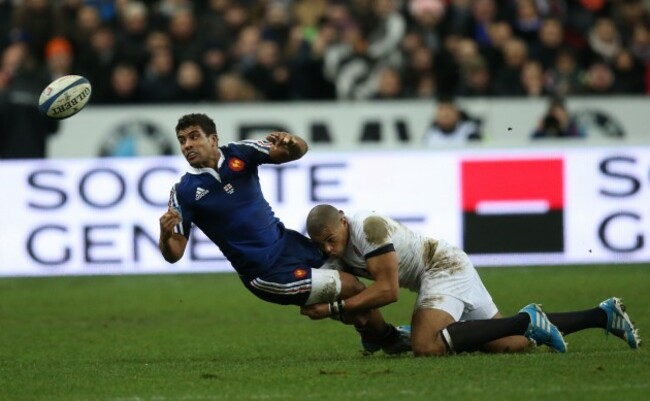 France&Otilde;s Wesley Fofana is tackled by England&Otilde;s Courtney Lawes
