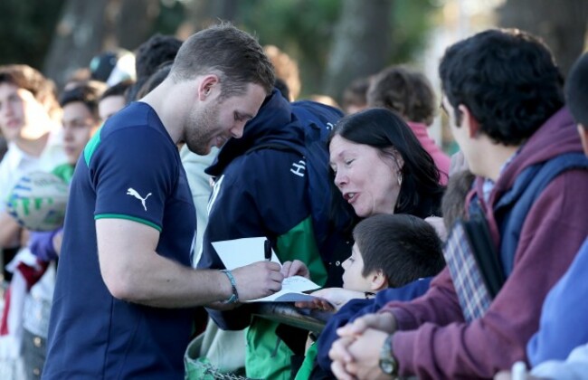 Darren Cave with fans