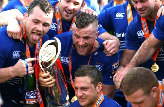Leinster&Otilde;s Cian Healy and Jamie Heaslip with the trophy