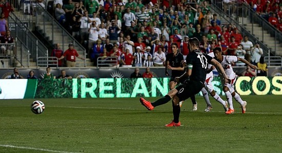 Ireland's Robbie Keane misses a penalty