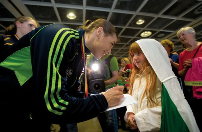 Katie Taylor signs an autograph for Grace Carruth