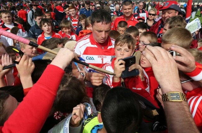 Anthony Nash signs autographs for supporters