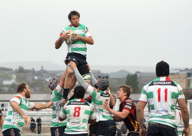 Valerio Bernabo wins the line-out ball