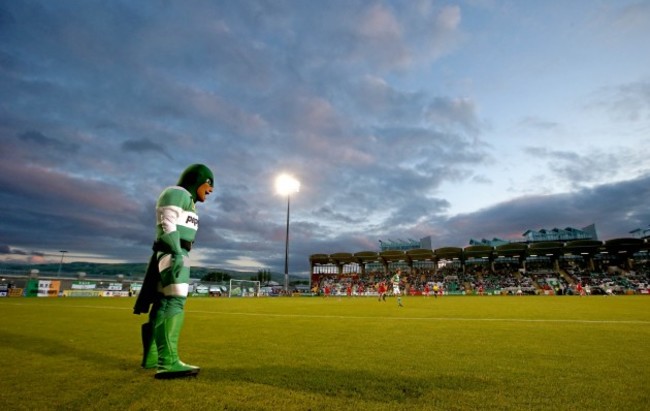 'Hooperman' keeps his eye on the game