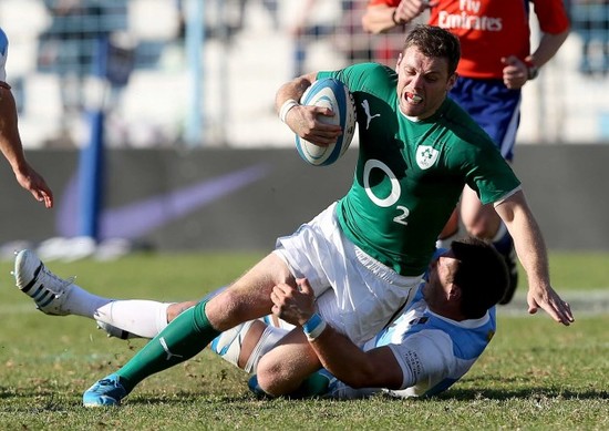 Darren Cave tackled by Antonio Ahualli de Chazal