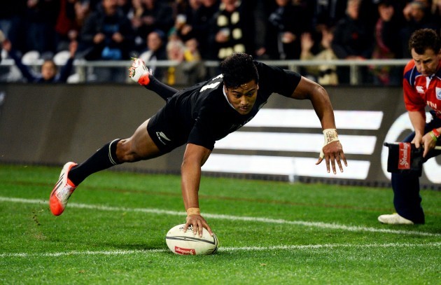 Julian Savea goes over for the try