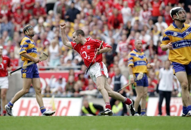 Jerry O'Connor celebrates scoring the winning point 14/8/2005
