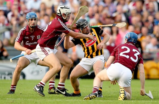 Damien Hayes and Daithi Burke tackle Richie Hogan