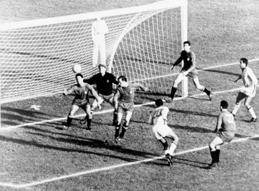 Soccer - World Cup Chile 1962 - Group Three - Brazil v Spain