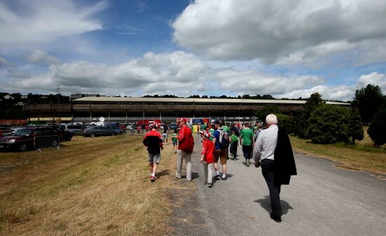 Fans arrive at P&aacute;irc U&iacute; Chaoimh ahead of the game
