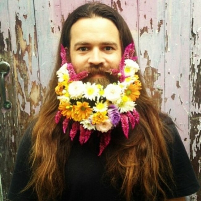 One more flower beard photo.... Just because its pretty much awesome. #flowerbeard #flowertastic #winnlane #violentsoho #flowersbyjuliarose #colorfulbeard #colorful #flowerfun #brisbanecity