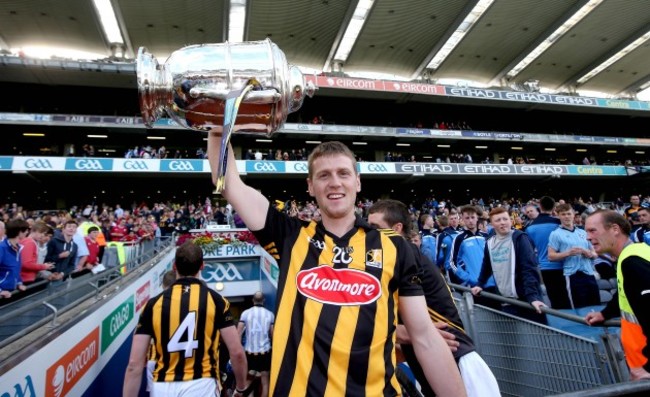 Lester Ryan celebrates with trophy