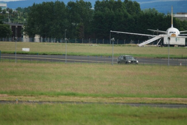 22July14 photo 5 Irish army patrol protecing US warplanes from being searched