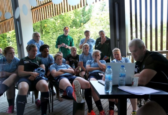 Peter Bracken talks to the forwards