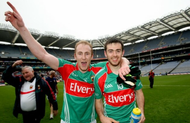 Tom Cunniffe celebrates with goalscorer Kevin McLoughlin