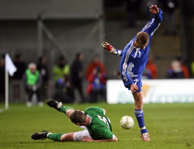 Richard Dunne slide tackles Marek Sapara