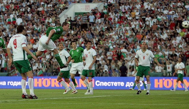 Richard Dunne of Ireland scores a goal