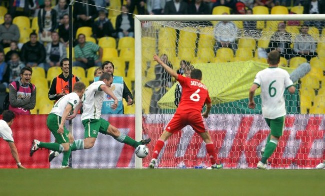 Richard Dunne stops a shot on the line from Igor Semshov